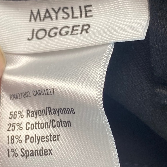 PAIGE Mayslie Cropped Coated Jogger Pants in Black Size 27 - Picture 7 of 11